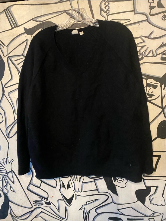 GAP Sweaters - GAP Women’s Black V-Neck Sweater